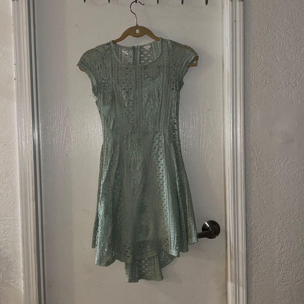 Girl dress size 10/12  color light green